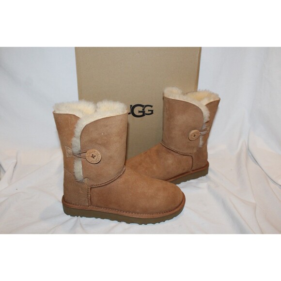 NIB UGG Women's Bailey Button Classic Suede Shearling Boots CHESTNUT SZ 6 - Picture 4 of 8